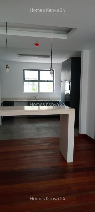 4 Bed Townhouse in Rosslyn - 3