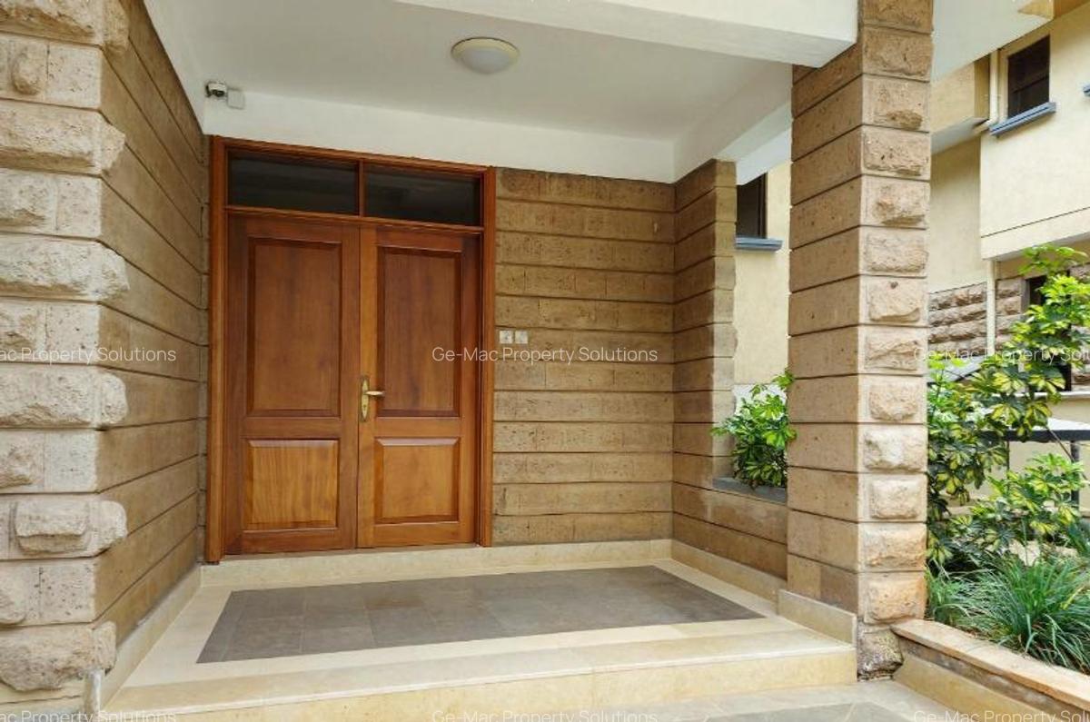 5 Bed House with En Suite in Lavington - 5