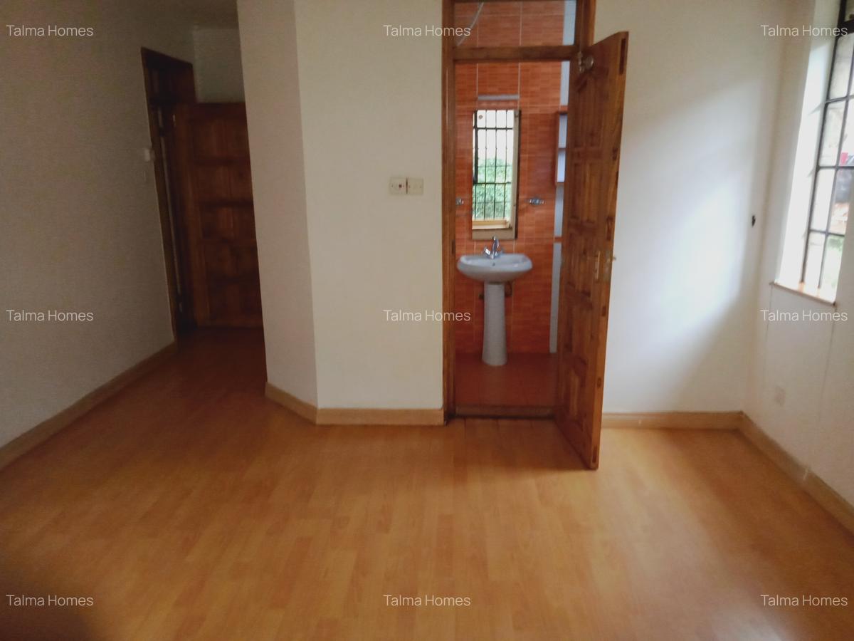 3 Bed Apartment with En Suite at Lavington - 10