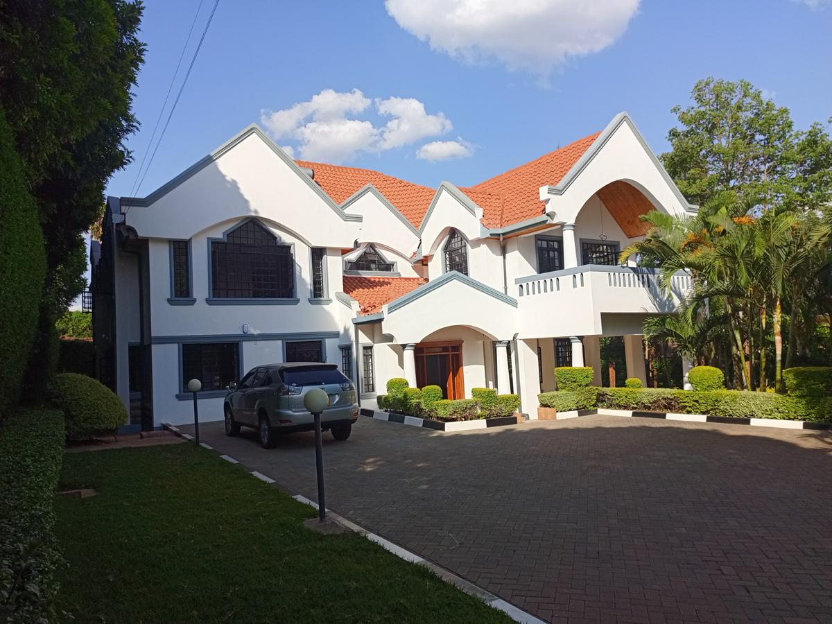 6 Bed House with En Suite in Runda - 1