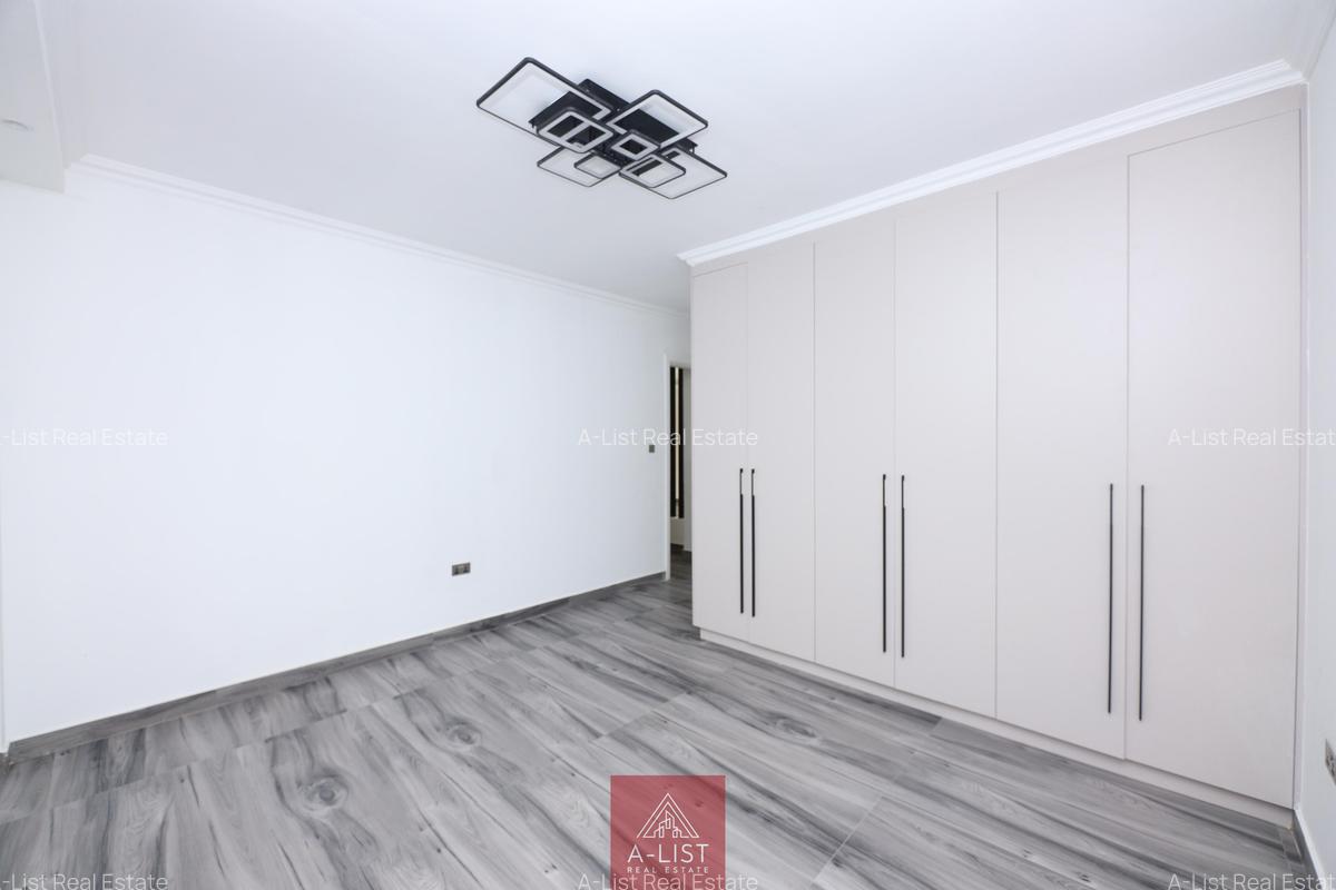 1 Bed Apartment with En Suite at Brookside - 6