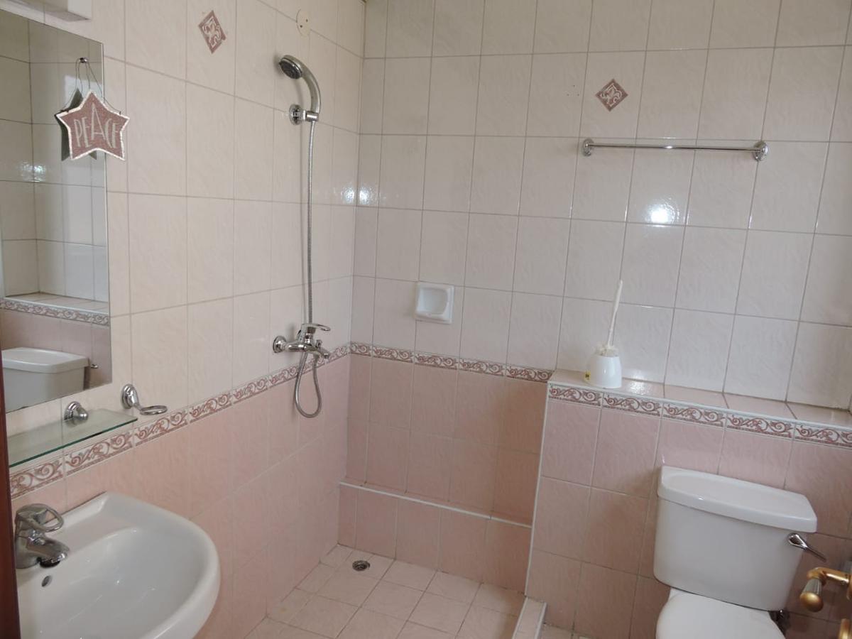 3 Bed Apartment with En Suite in Brookside - 4