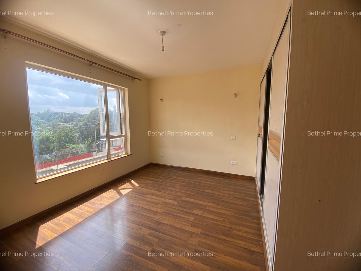 4 Bed Apartment with En Suite in Parklands - 19