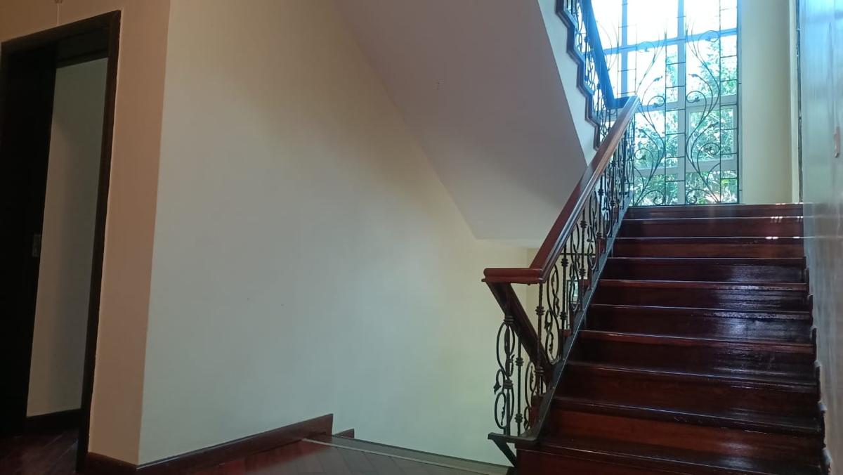 5 Bed Townhouse with En Suite in Lavington - 14