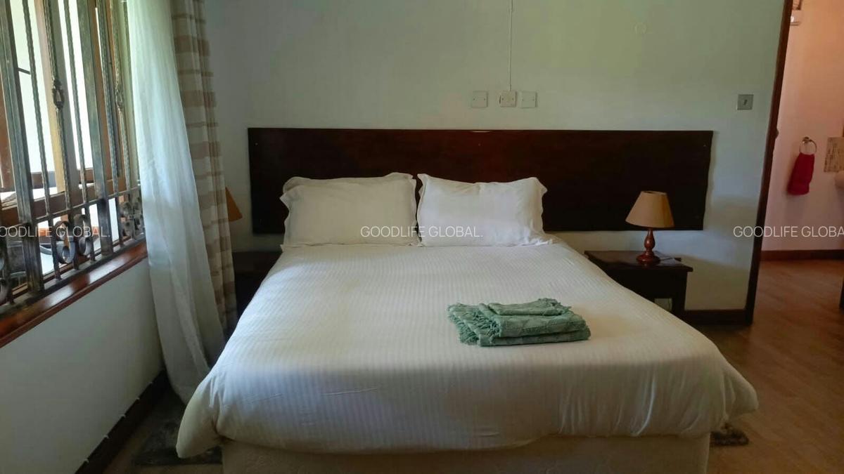 Serviced 2 Bed Apartment with En Suite at Runda - 15