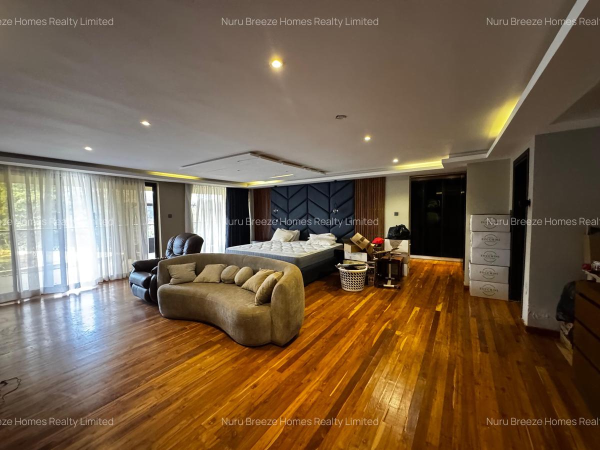 5 Bed House with En Suite in Runda - 7