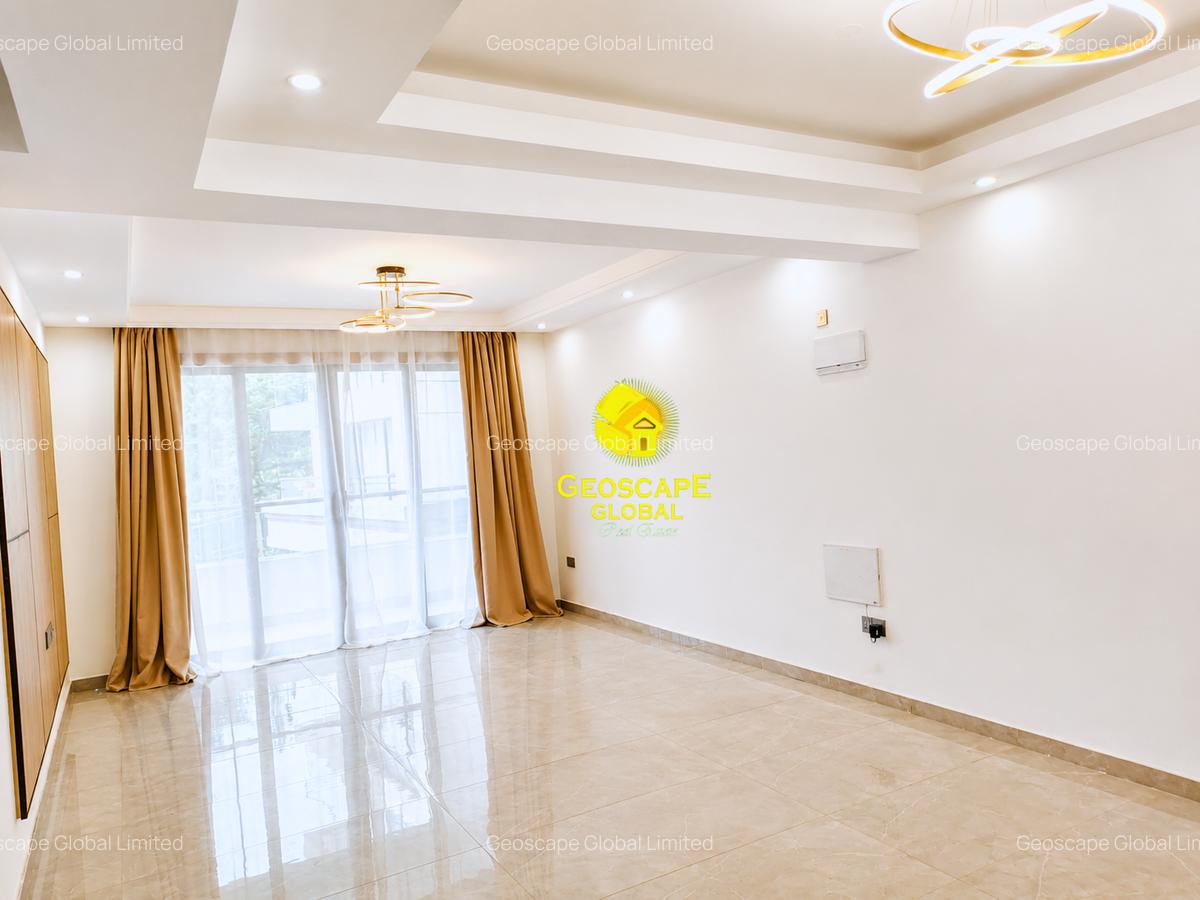 3 Bed Apartment with En Suite in Riverside - 3