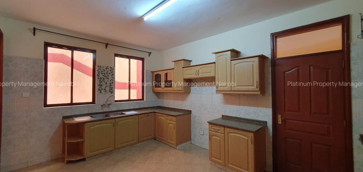 4 Bed Apartment with En Suite in Parklands - 7