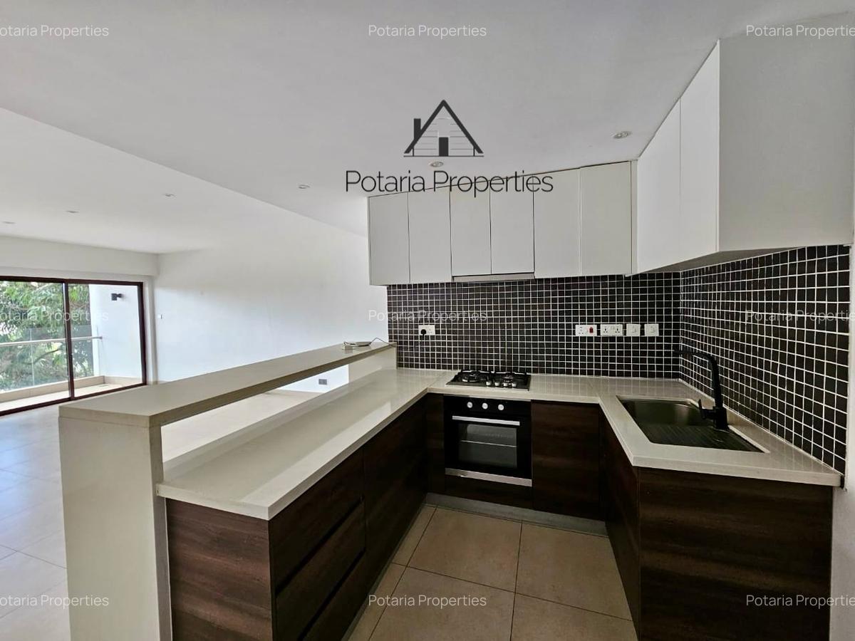 2 Bed Apartment with En Suite in Lavington - 7