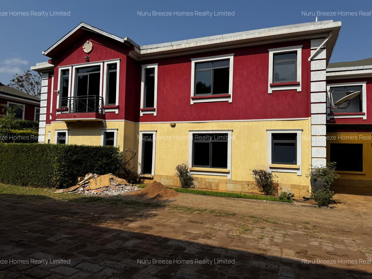 5 Bed Townhouse with En Suite in Lavington - 1