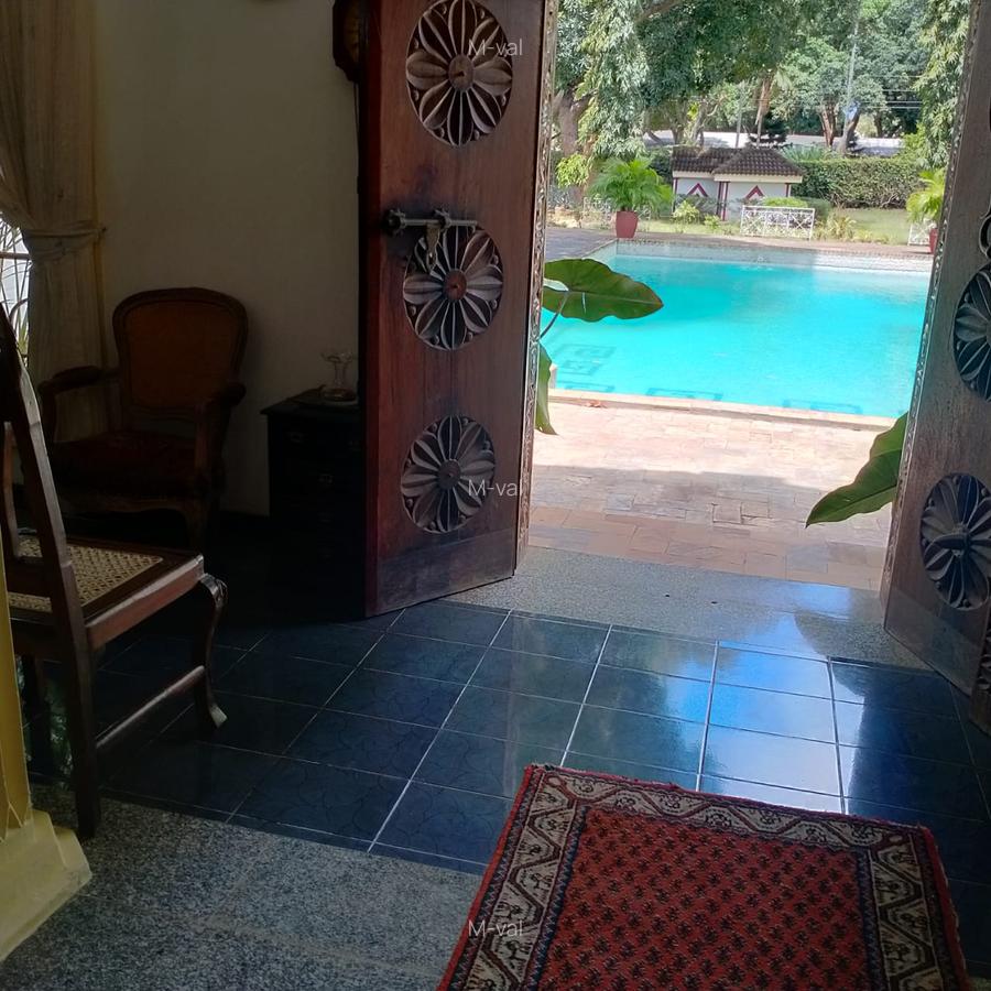 4 Bed Villa with En Suite at Casuarina - 4