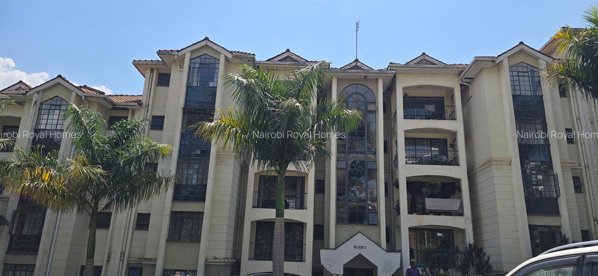 3 Bed Apartment with En Suite at Lavington - 1