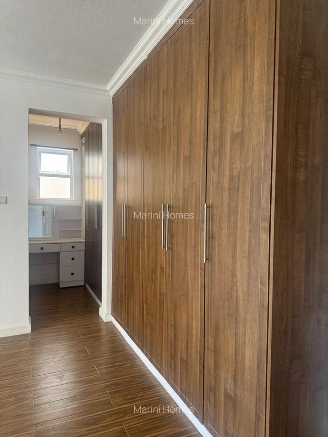 3 Bed Apartment with En Suite in Riverside - 10