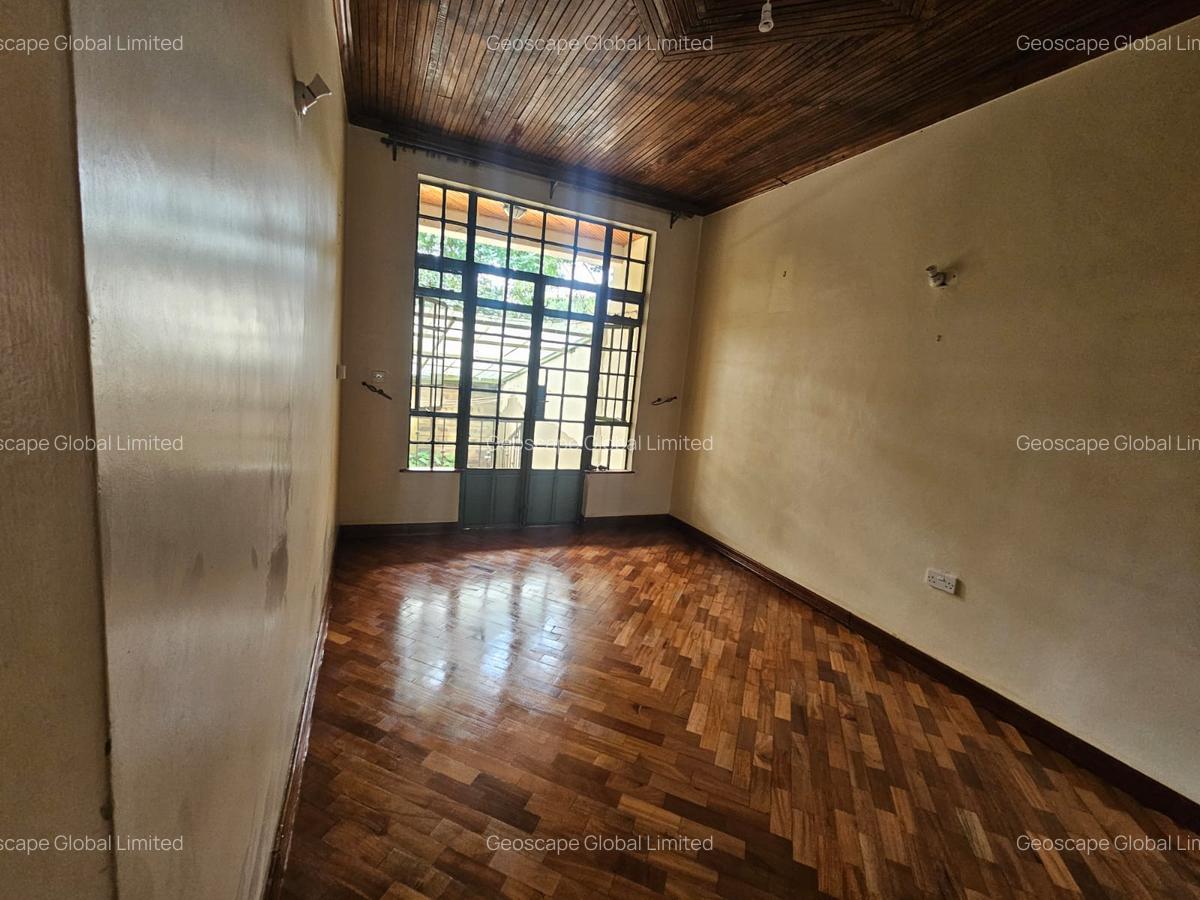 4 Bed House with En Suite in Lavington - 3