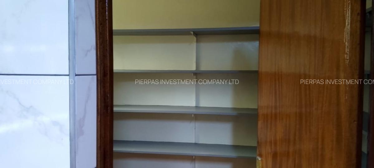 5 Bed Townhouse with En Suite in Lavington - 12