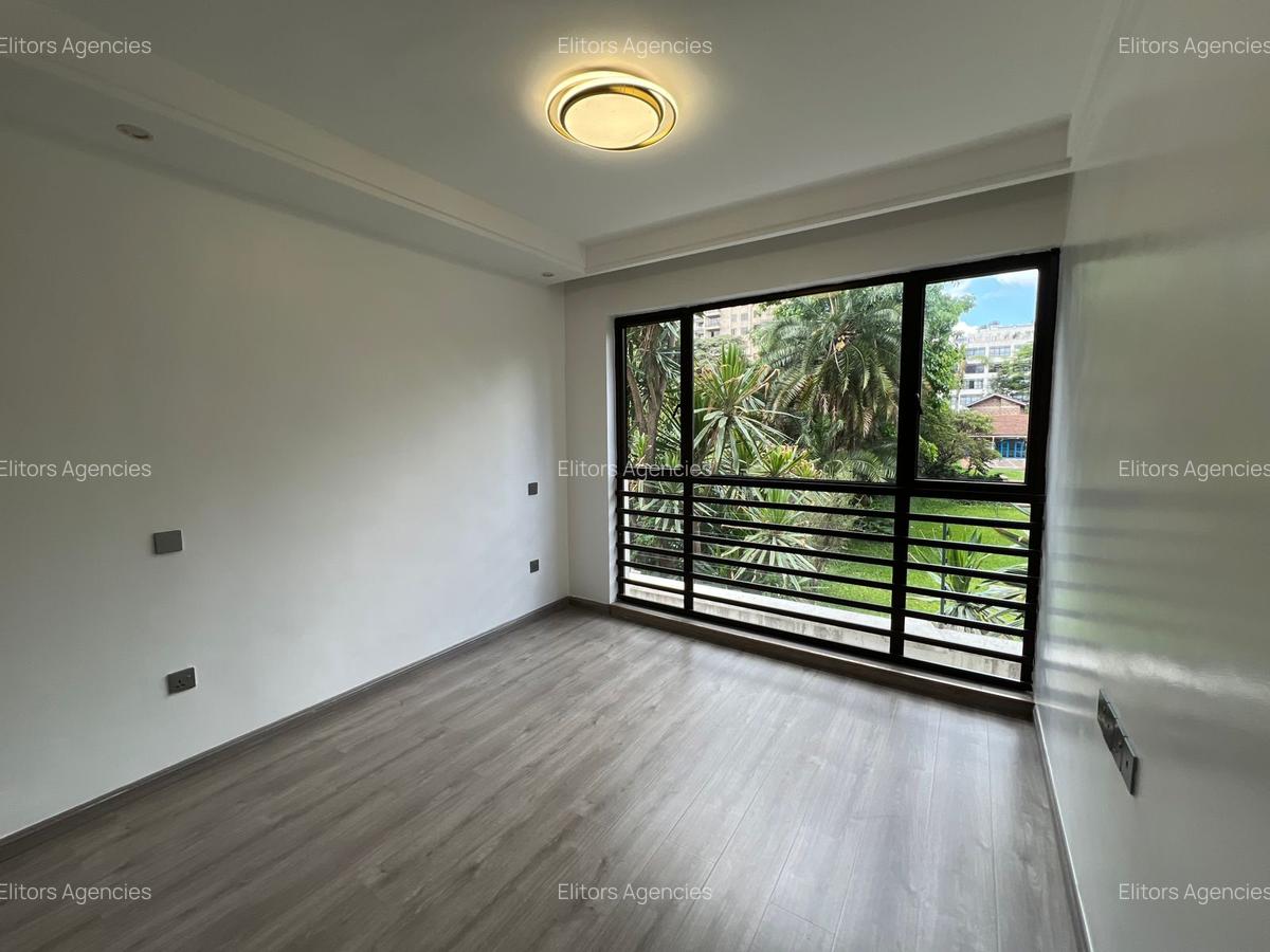 3 Bed Apartment with En Suite at Riverside Dr - 16