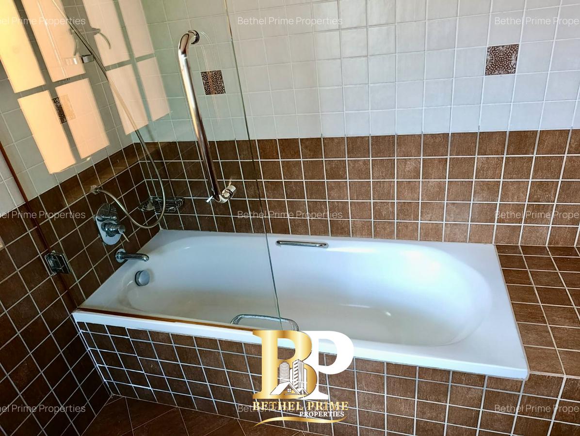 4 Bed Townhouse with En Suite in General Mathenge - 15