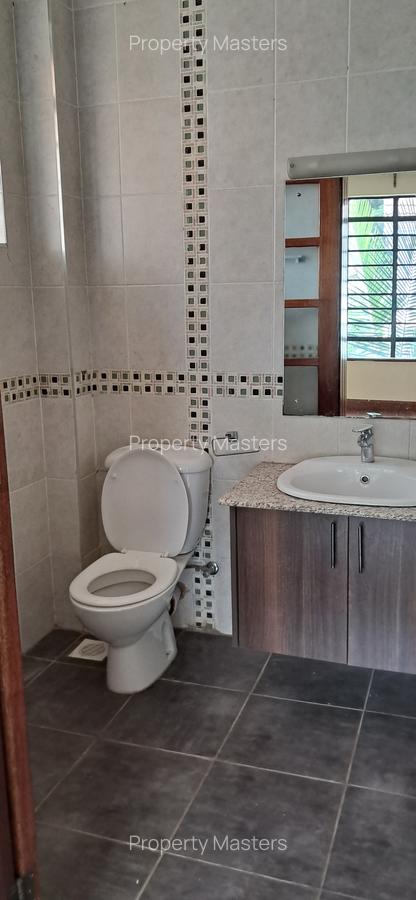 5 Bed Villa with En Suite at Convernt Drive - 3