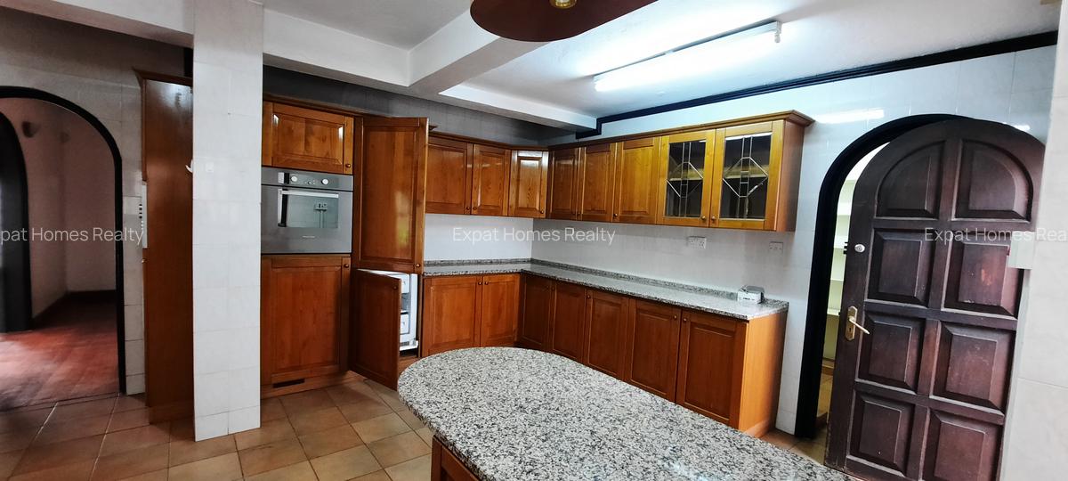 4 Bed Villa with En Suite in Lavington - 4