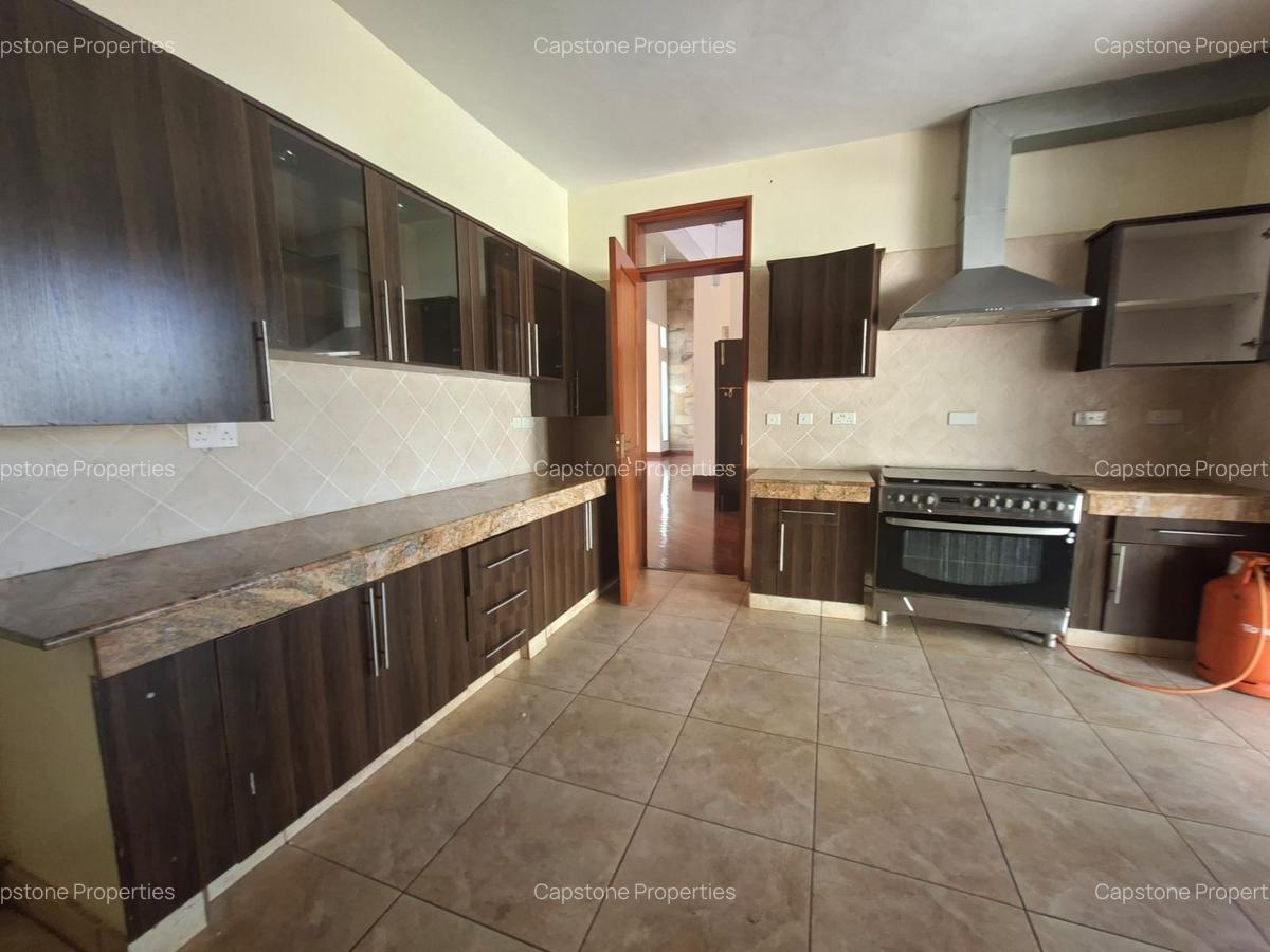 4 Bed House with En Suite in Runda - 10