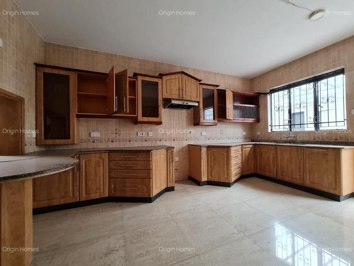 4 Bed Townhouse with En Suite at Westlands - 8