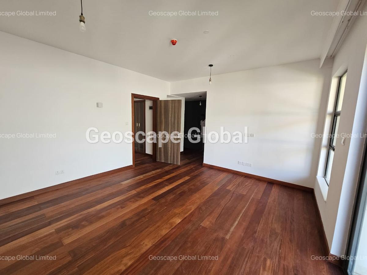 4 Bed Apartment with En Suite in Rosslyn - 2