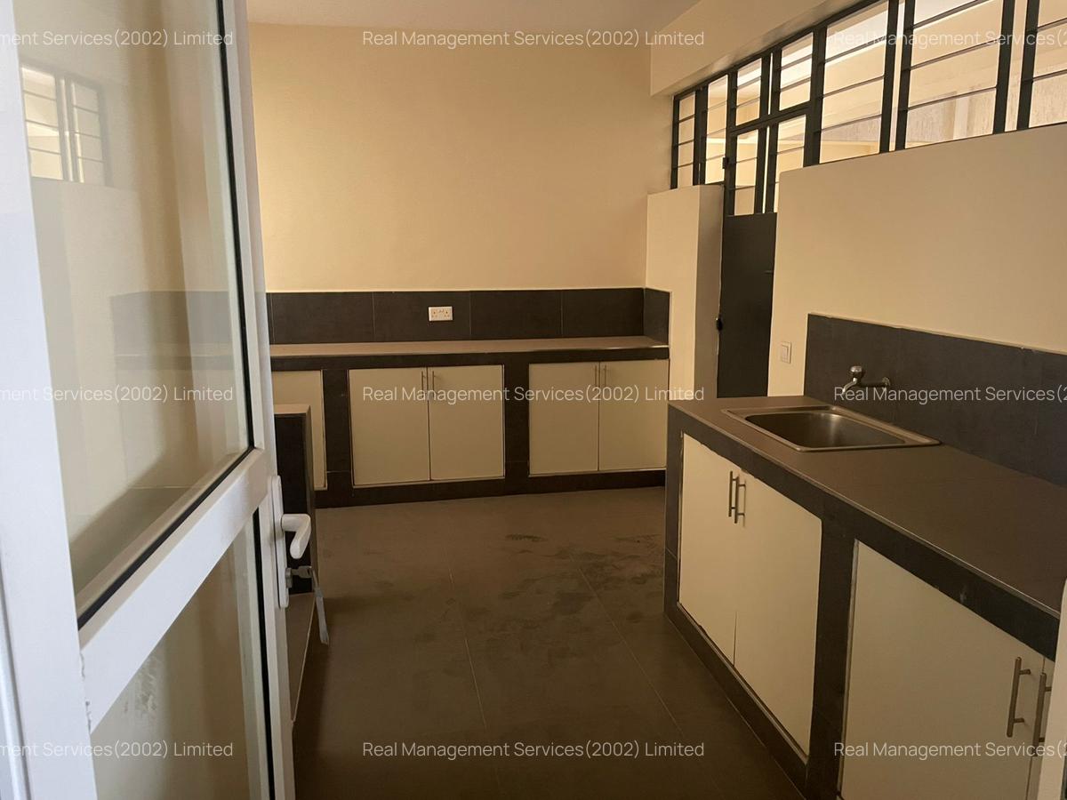 4 Bed Apartment with En Suite at Githuri Road - 8