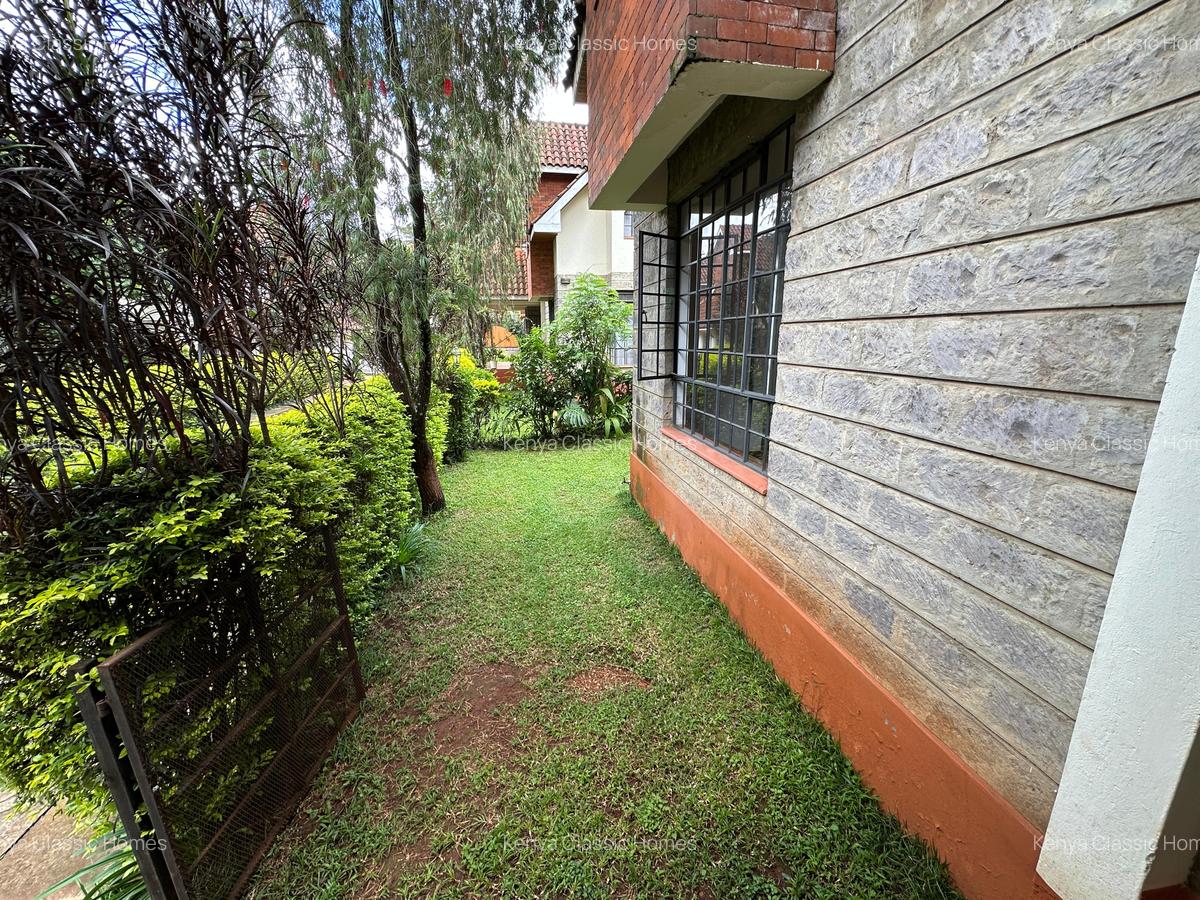 4 Bed Villa with En Suite at Lavington - 19