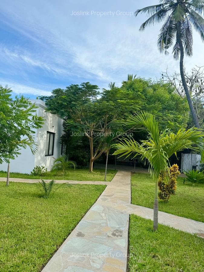 4 Bed Apartment with En Suite at Greenwood Drive - 5