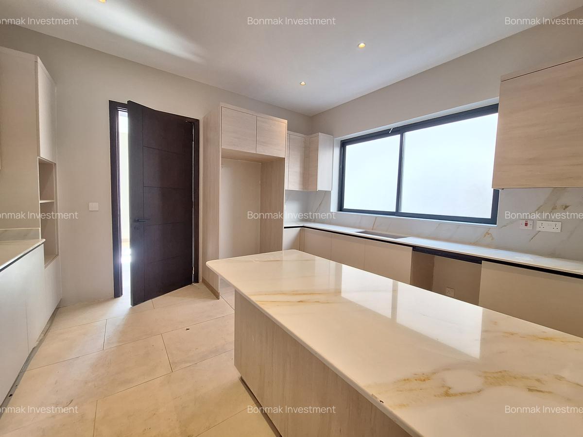 5 Bed Townhouse with En Suite at Lavington Green - 6