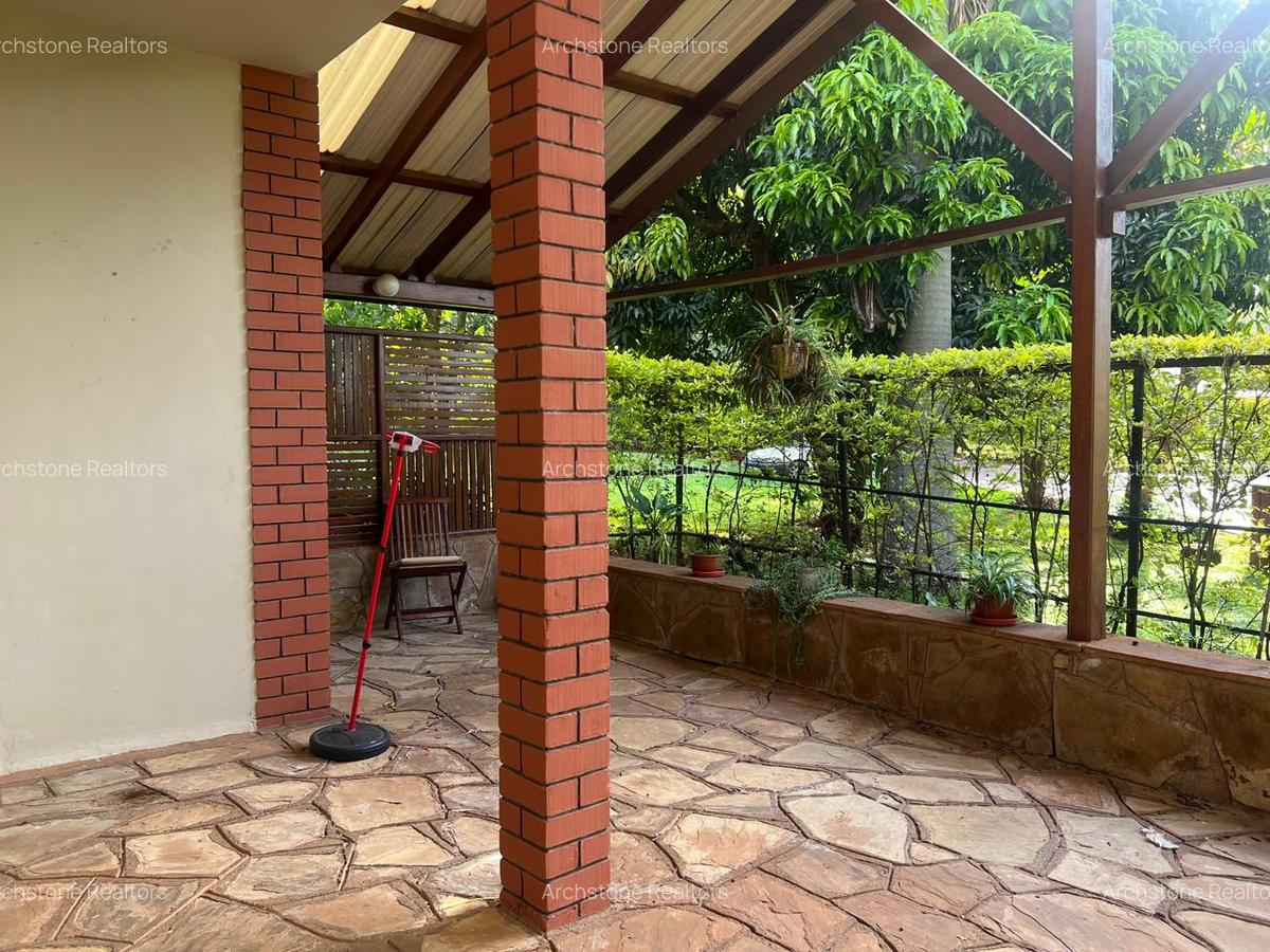 4 Bed Townhouse with Swimming Pool in Ridgeways - 8