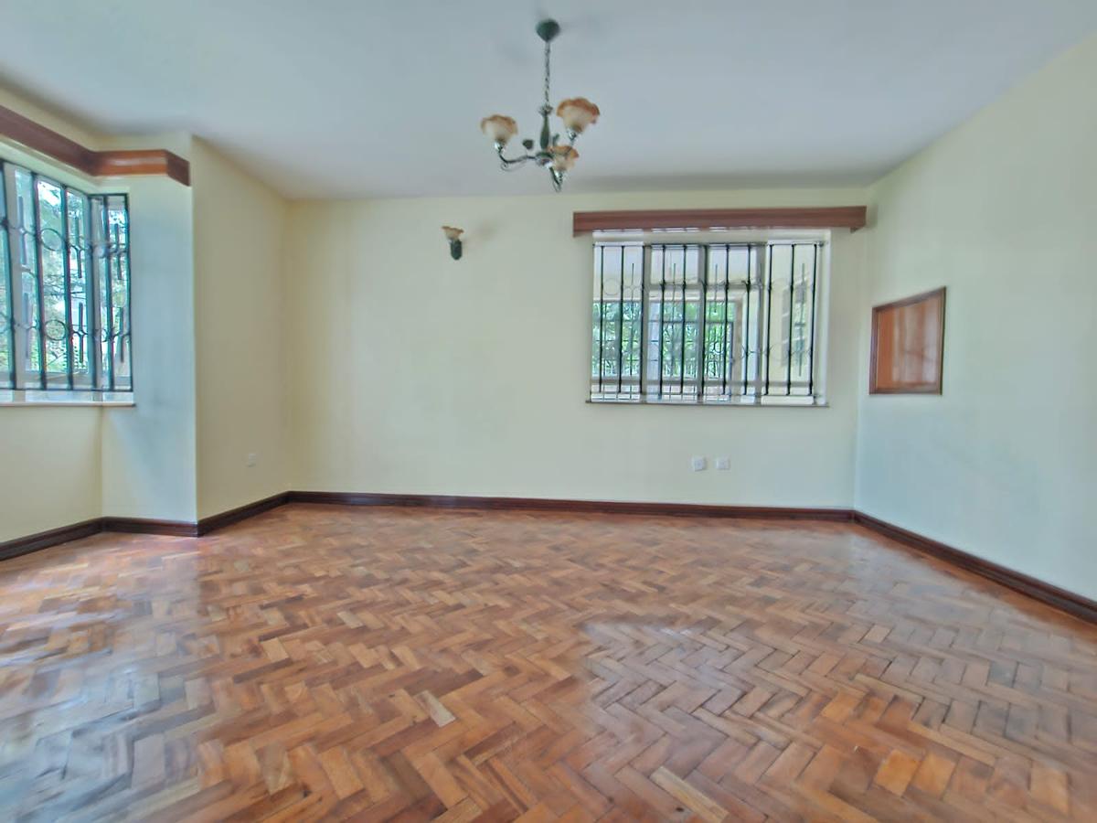 5 Bed House with En Suite in Lavington - 6