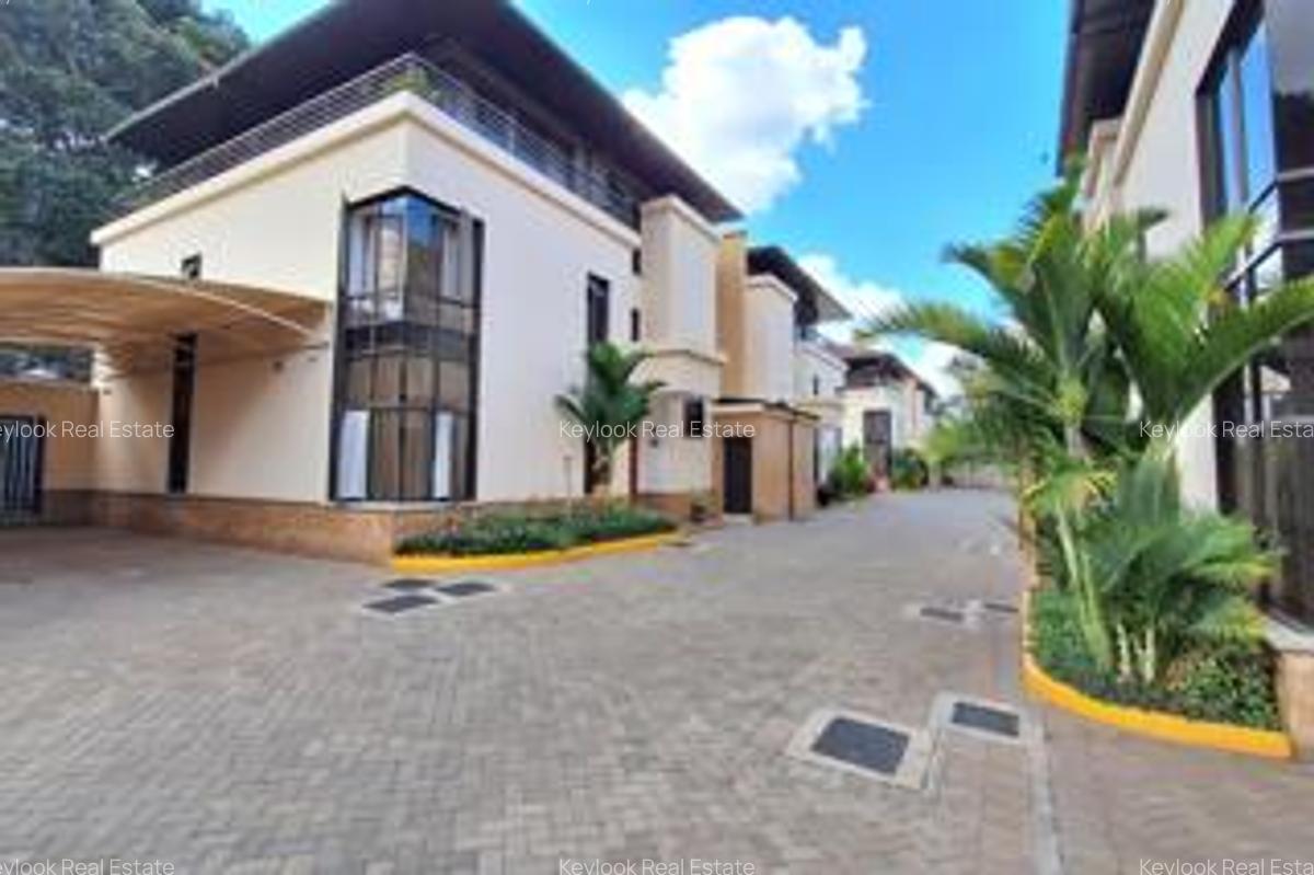4 Bed Townhouse with En Suite at Lavington - 1