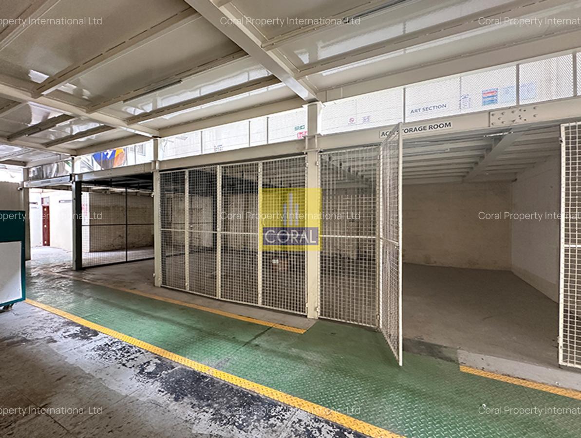 29,825 ft² Warehouse in Industrial Area - 10