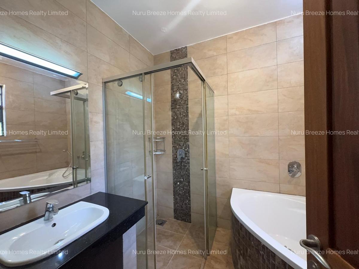 5 Bed Townhouse with En Suite in Lavington - 20