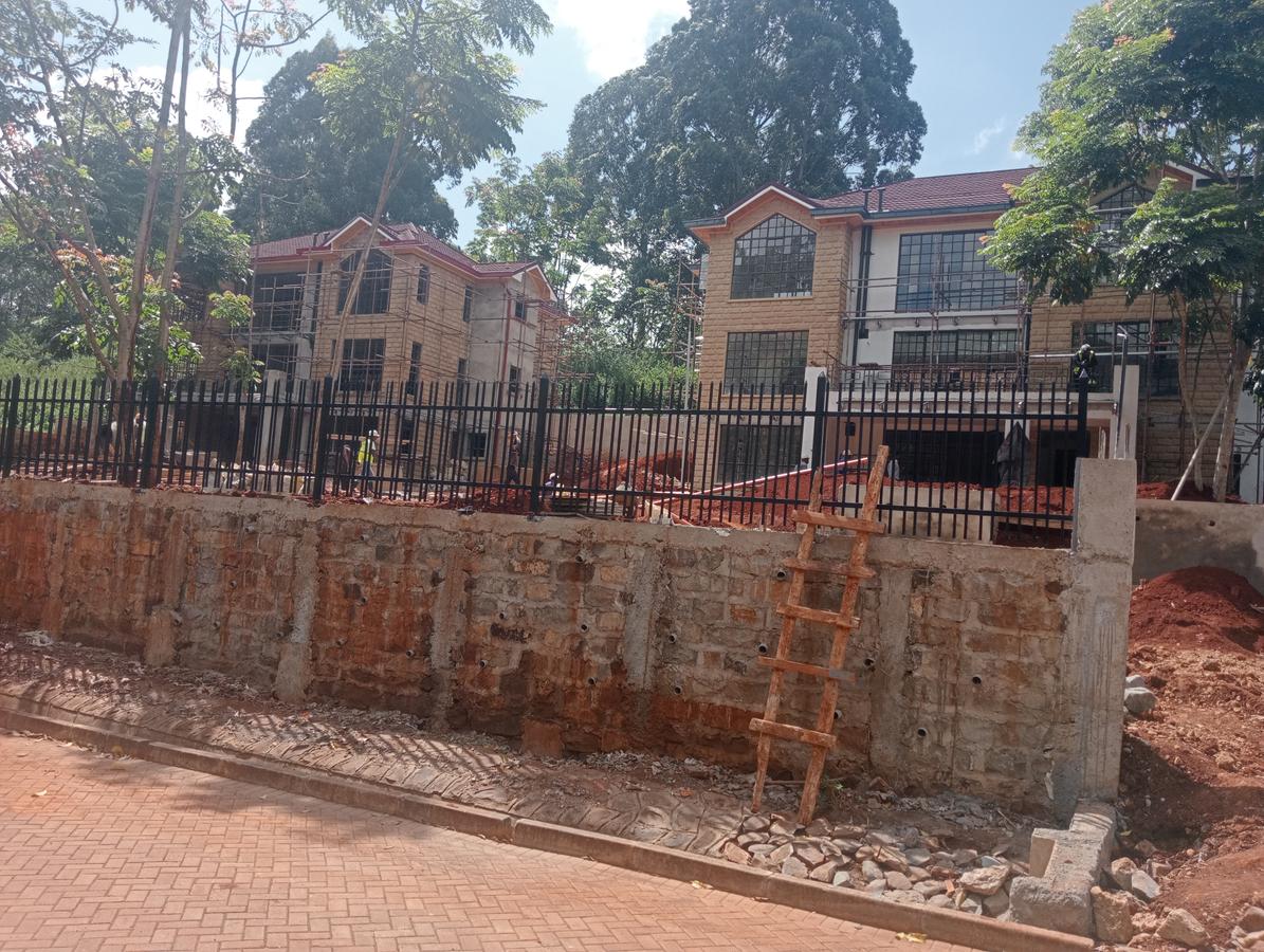 4 Bed House with En Suite at Rosslyn Falls Opposite Nyari Estate - 1