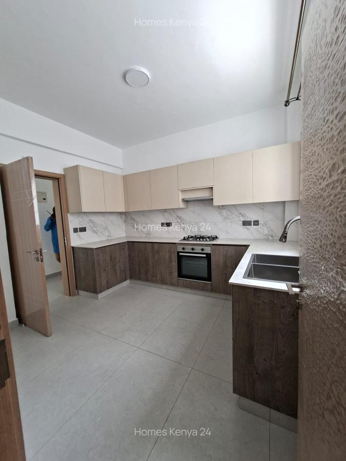 3 Bed Apartment in Brookside - 1