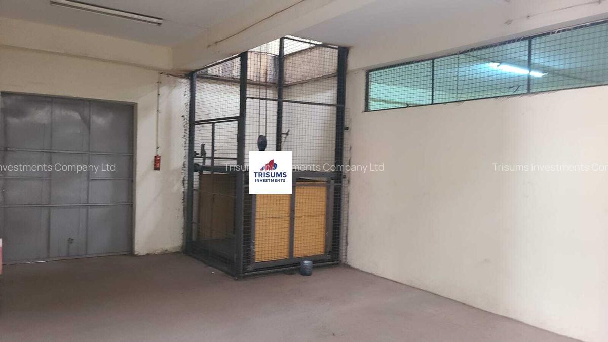 12,000 ft² Warehouse with Fibre Internet in Industrial Area - 4