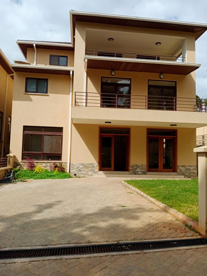 5 Bed Townhouse with En Suite in Lavington - 1