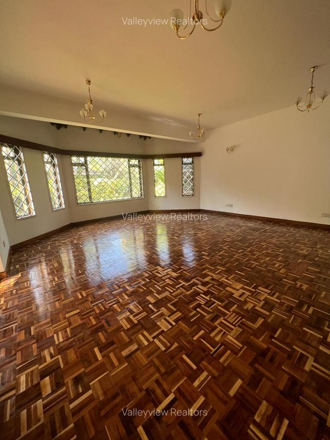 4 Bed Townhouse with En Suite at Lavington - 10