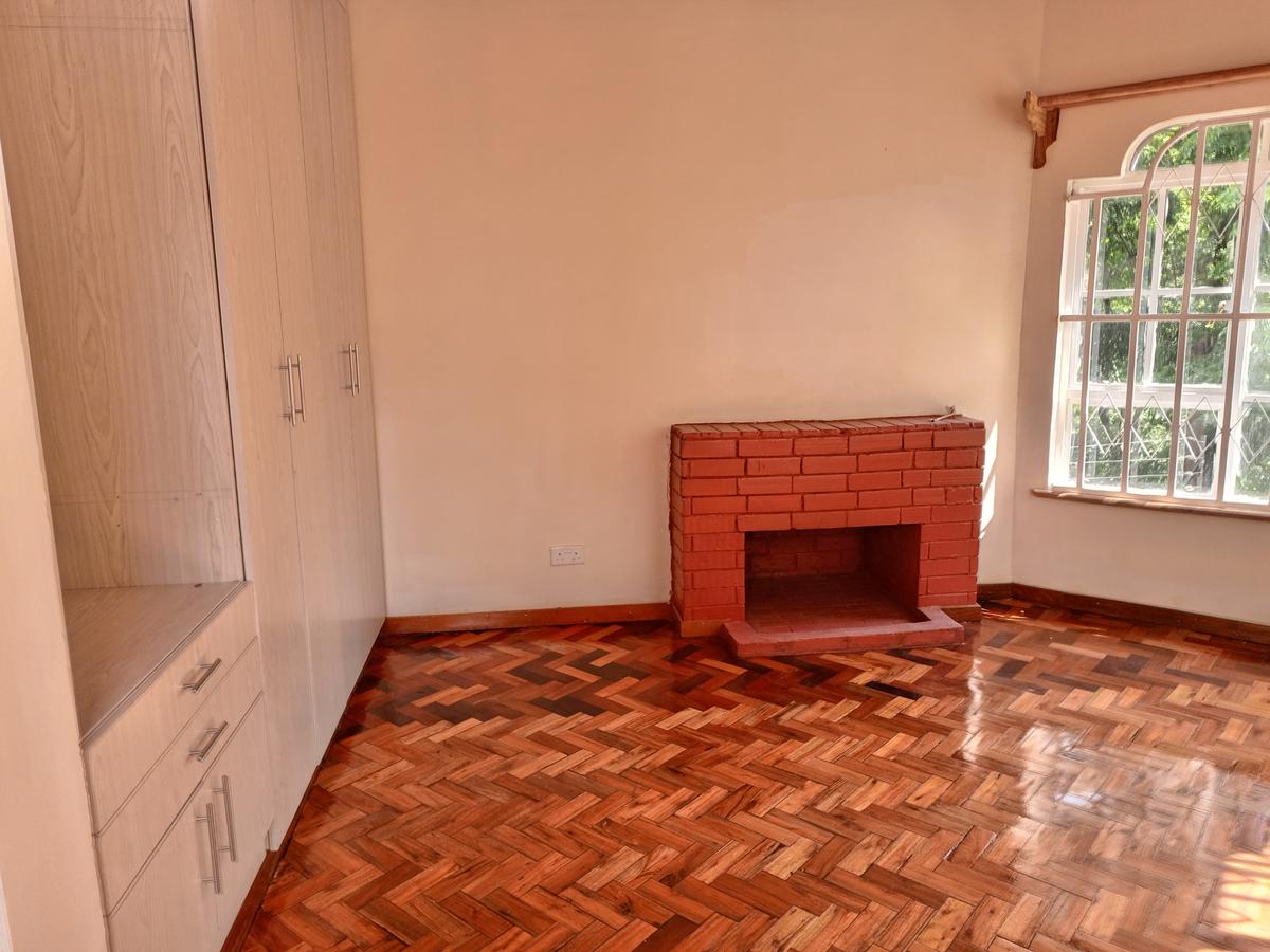 4 Bed Townhouse with En Suite at Bendera - 16