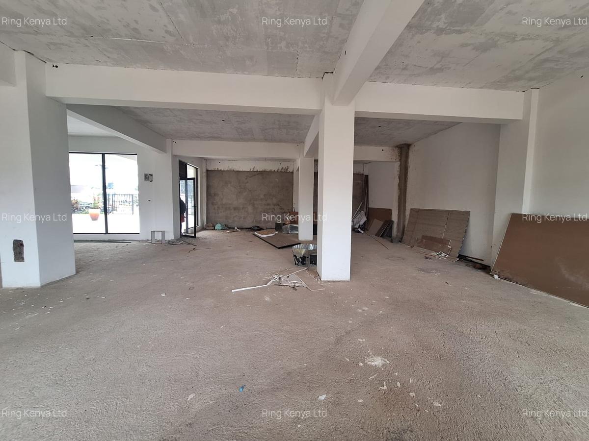 1,532 ft² Commercial Property with Service Charge Included in Thome - 1