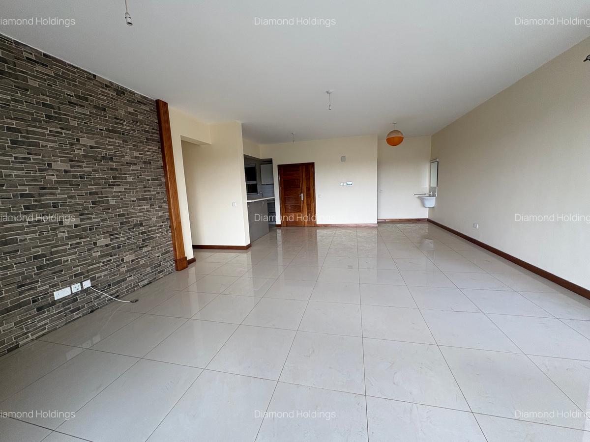 4 Bed Apartment with En Suite in Parklands - 11
