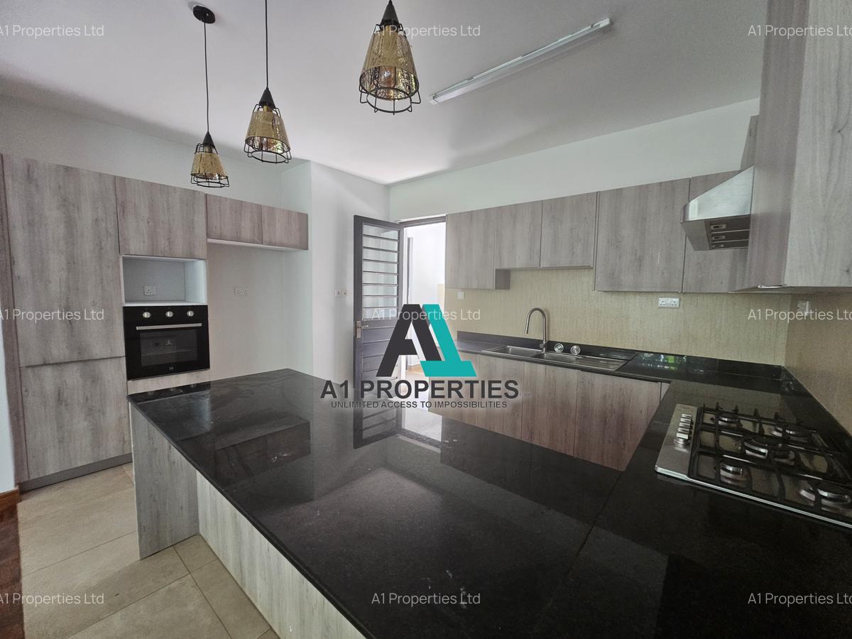 5 Bed Townhouse with En Suite in Lavington - 7