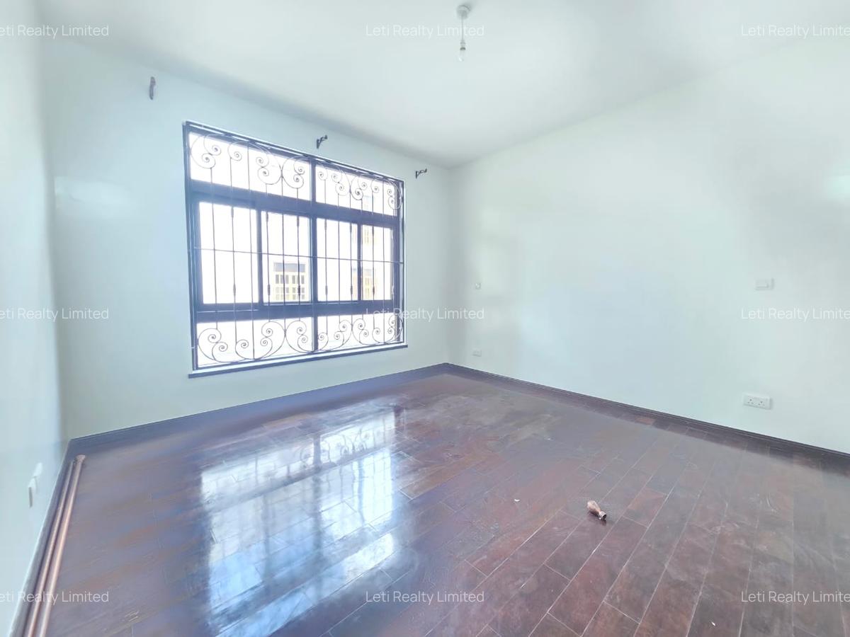 6 Bed Townhouse with En Suite in Lavington - 3