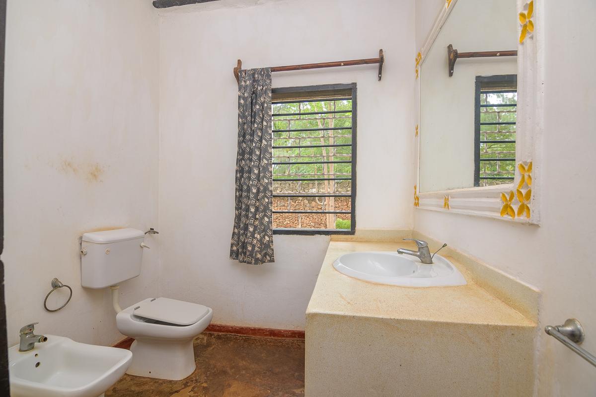 5 Bed Villa with En Suite in Malindi - 14