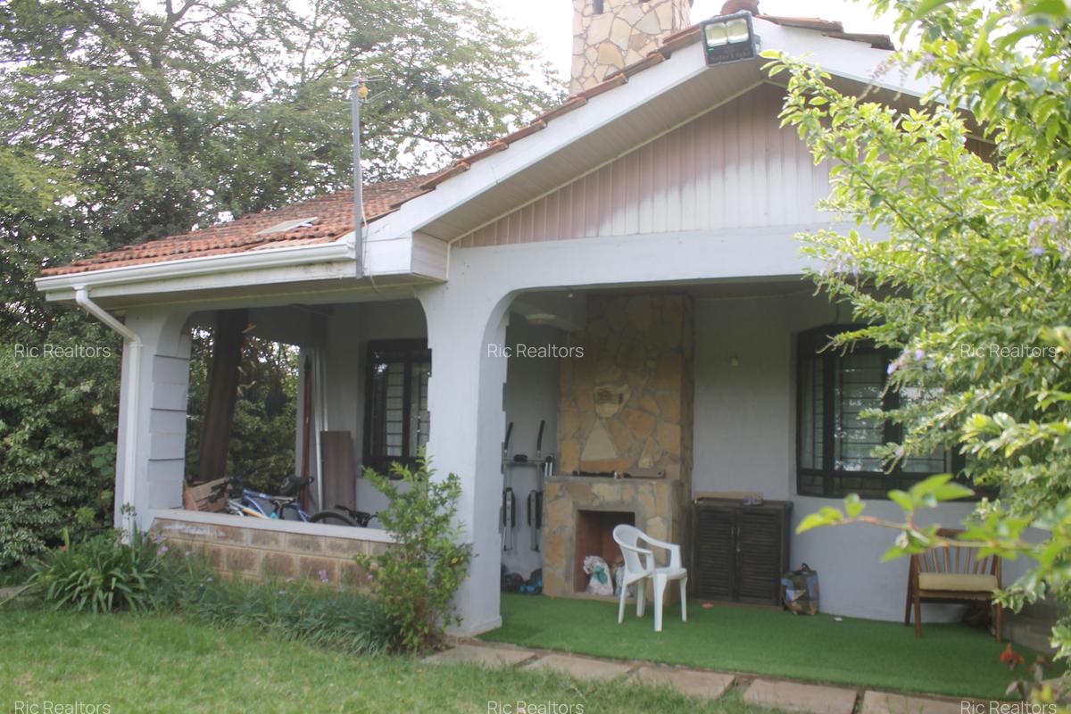 3 Bed House with En Suite at Karen - Fairacres - 1