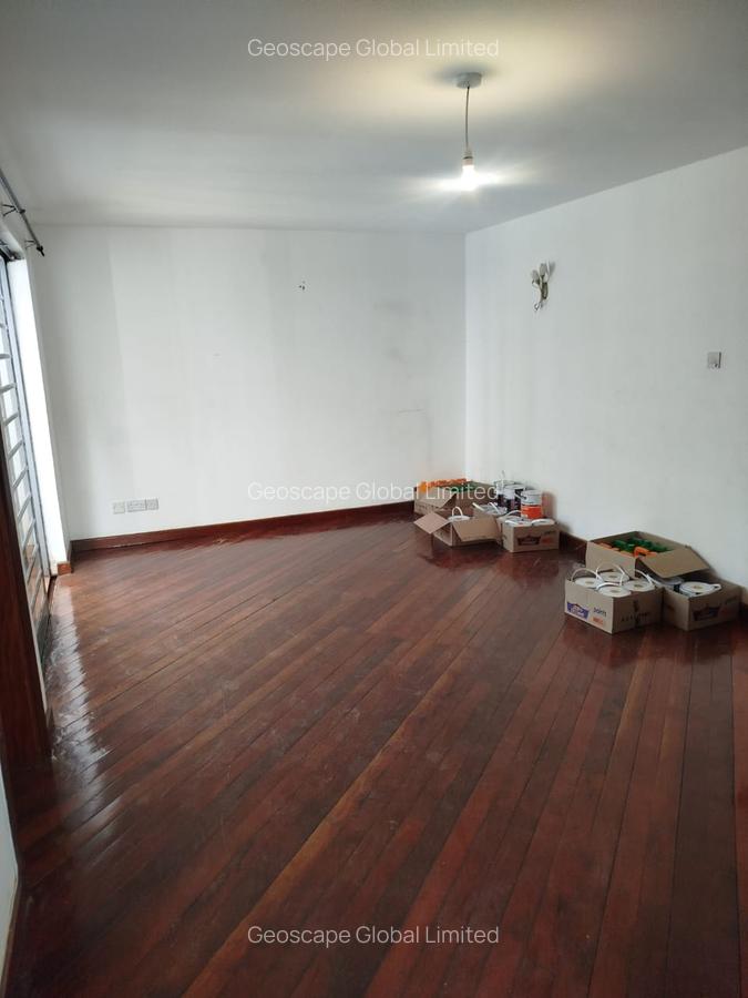 4 Bed House with En Suite in Lavington - 3