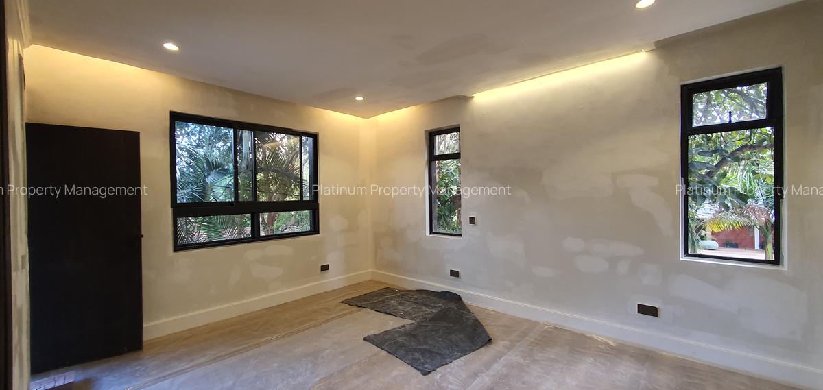 3 Bed House with En Suite at United Nations Avenue - 7