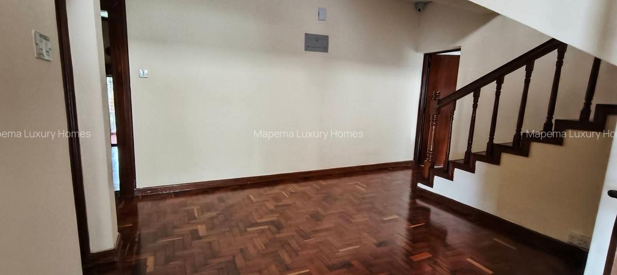 4 Bed House with En Suite at Rosslyn - 17